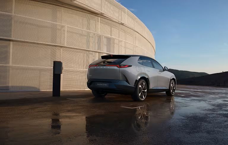 Mazda CX-6e: electrificación con alma japonesa