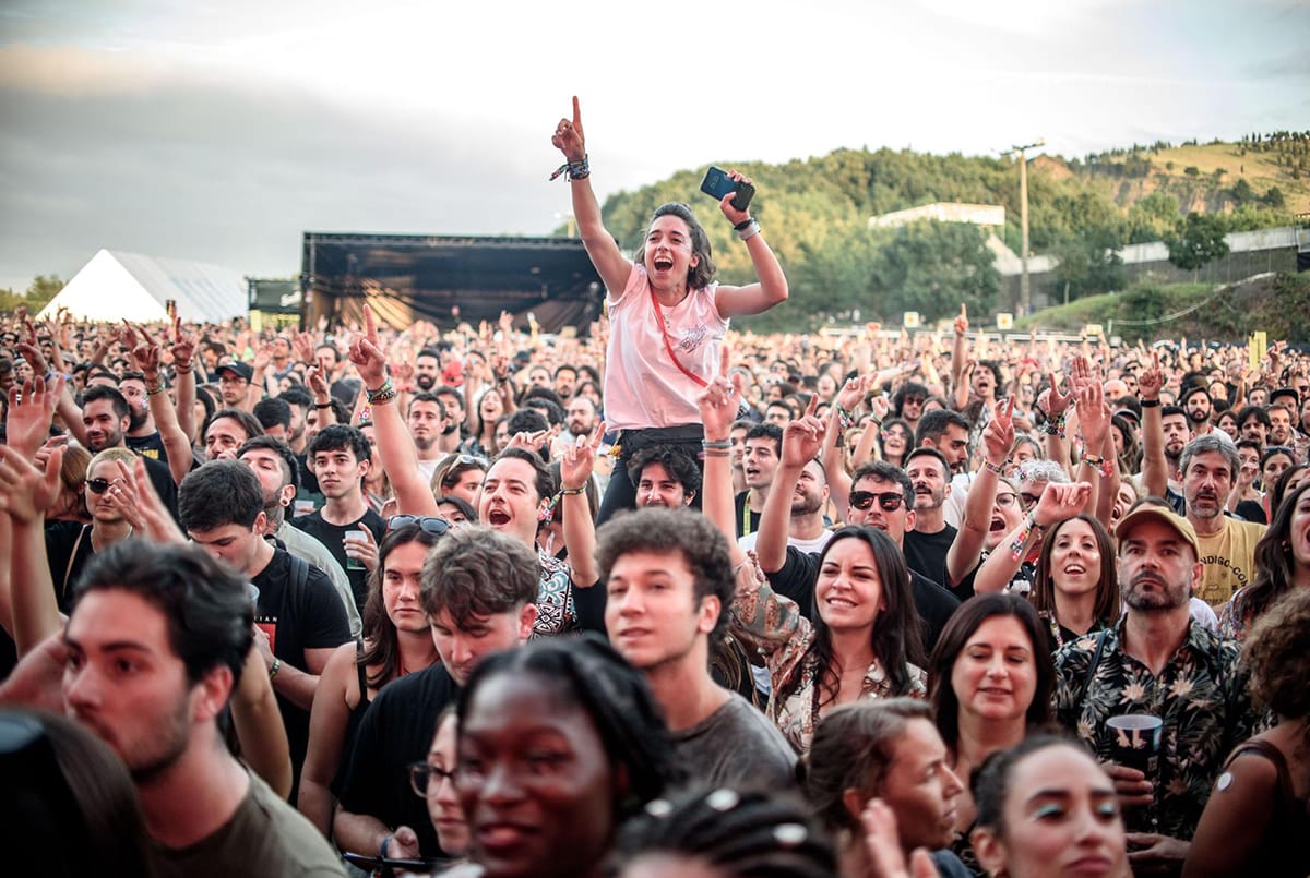La actividad en torno a los festivales provoca millones de desplazamientos al año y una gran concentración de personas.