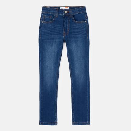 Pantalón vaquero de niño skinny.