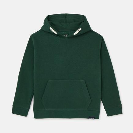 Sudadera cerrada de niño con capucha verde.